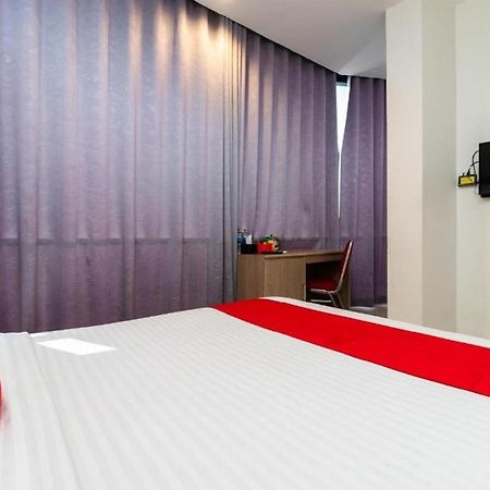 Hotel Domino Палембанг Экстерьер фото